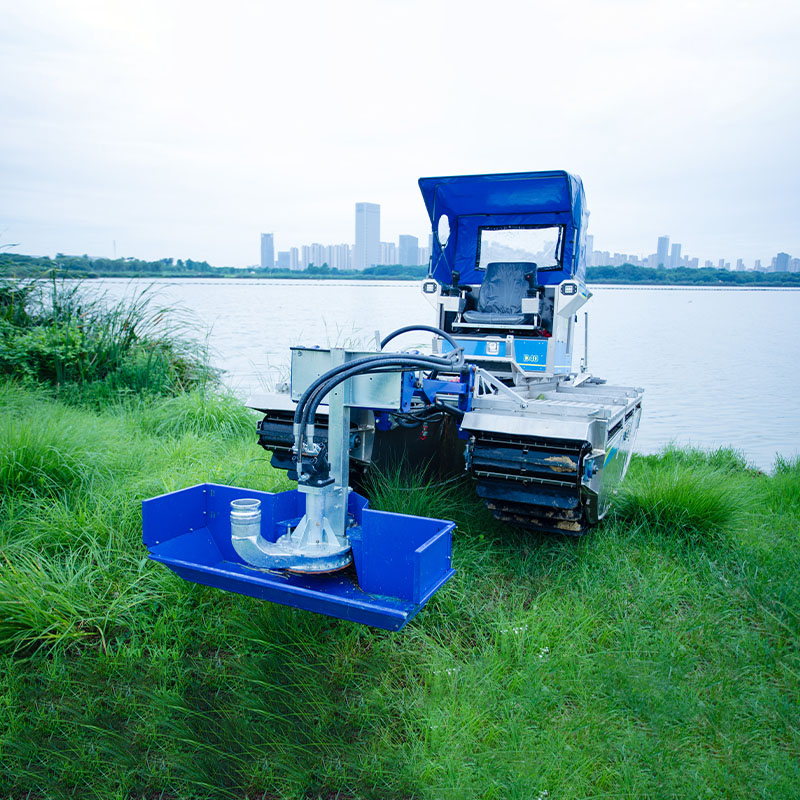 How can the structural design of the amphibious walking system of an amphibious waterweed harvesting vehicle balance the stability of navigation on water and the passability on land?